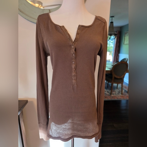 American Eagle Outfitters Tops - ⭐️SOLD⭐️ American Eagle Size XL Y2K Vintage Henley Chocolate Brown Bella Swan